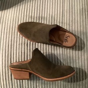 NIB Söfft Green Suede Mules / Clogs